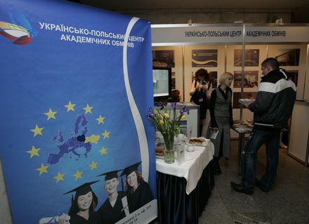 Виставка “Освіта за кордоном”: українцям слід вивчати мови чи збирати гроші?